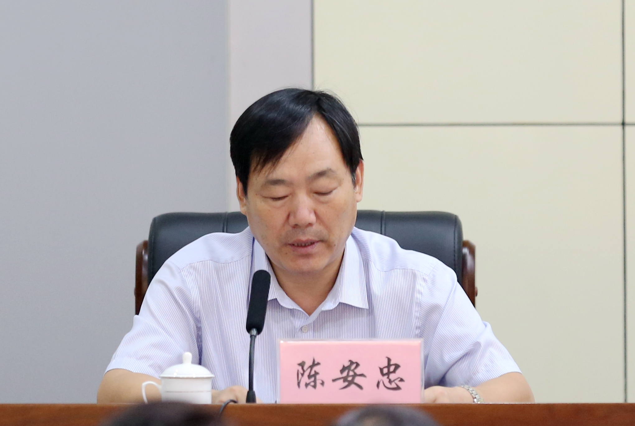 陈安忠作表态发言李廷华作表态发言会议现场